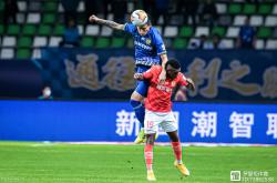 爱游戏官网-苏宁外援发挥出色，助球队取得胜利