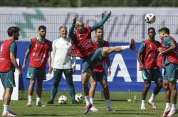 爱游戏app-葡萄牙球员士气高涨轻松取胜(葡萄牙球员士气高涨轻松取胜视频)