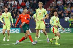 爱游戏中国官网-欧国联赛中，各路明星展现出色表现