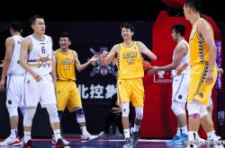 爱游戏亚洲官网-上海男篮两连胜，继续领跑积分榜的简单介绍