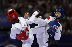 爱游戏体育地址-跆拳道女子决赛，韩国选手稳操胜券(我真佩服韩国女子组合把跆拳道弄成舞蹈)