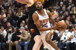 太阳队大胜引发对手重新反思战术的简单介绍