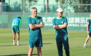 爱游戏官网入口-关于球队在备战期间遭遇连败，教练组忧心重重的信息