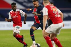 爱游戏体育直播-尼斯球员在法甲赛场取得连胜(尼斯球员在法甲赛场取得连胜奖金)