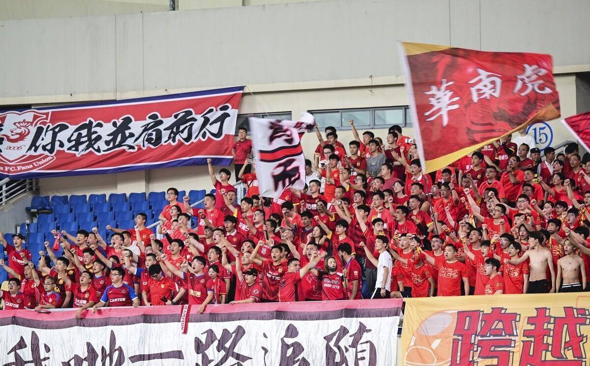 爱游戏官方入口-广州队成为本场最大亮点，亚冠瞬间破防，封盖