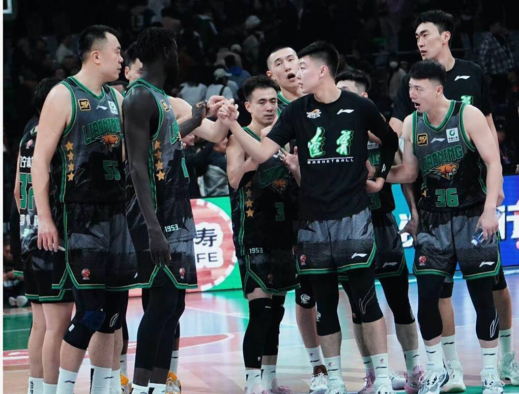爱游戏官网-相互谦逊合作，新秀球员展现潜力的简单介绍
