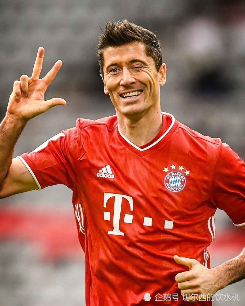 小球王霍夫特实现帽子戏法，德甲已塑英雄的简单介绍