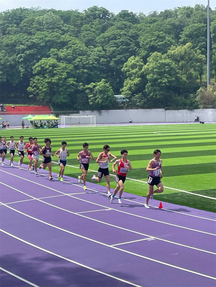 田径赛场上出现新科冠军，刷新纪录夺冠