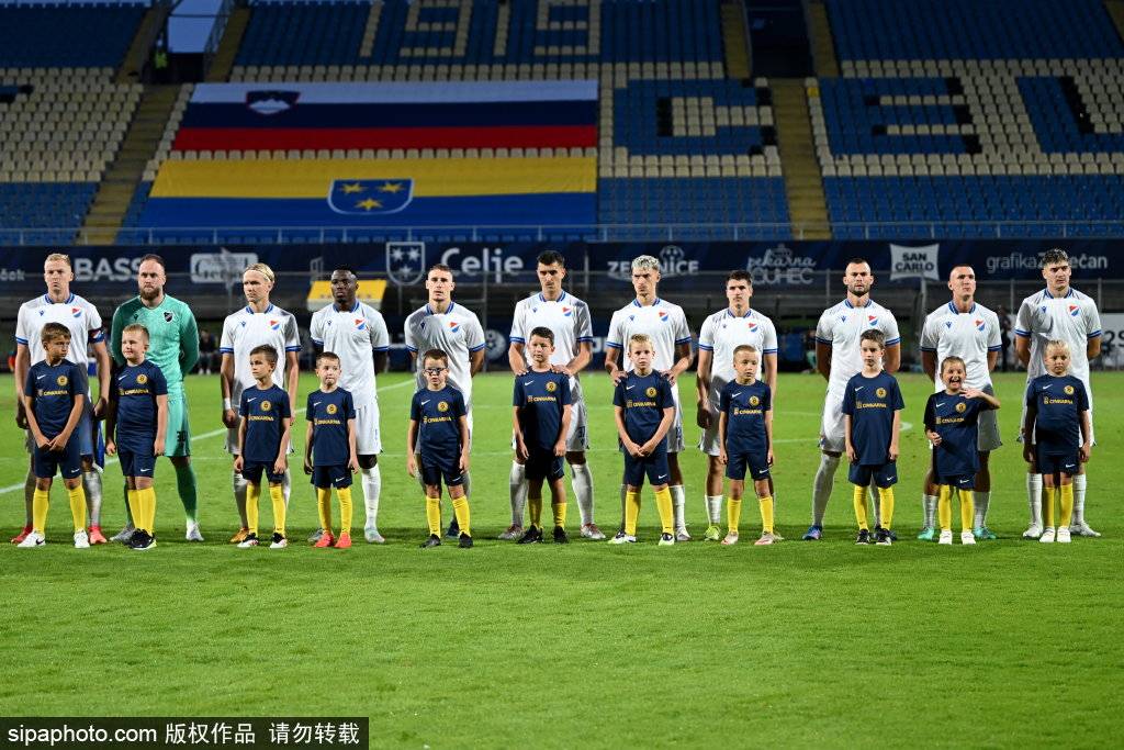 这场足球比赛展现了团队的默契与力量