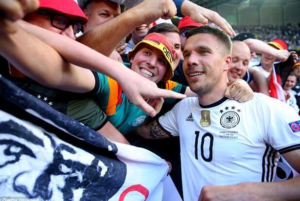 包含斯洛伐克擒下波兰，实力雄厚轻松晋级的词条