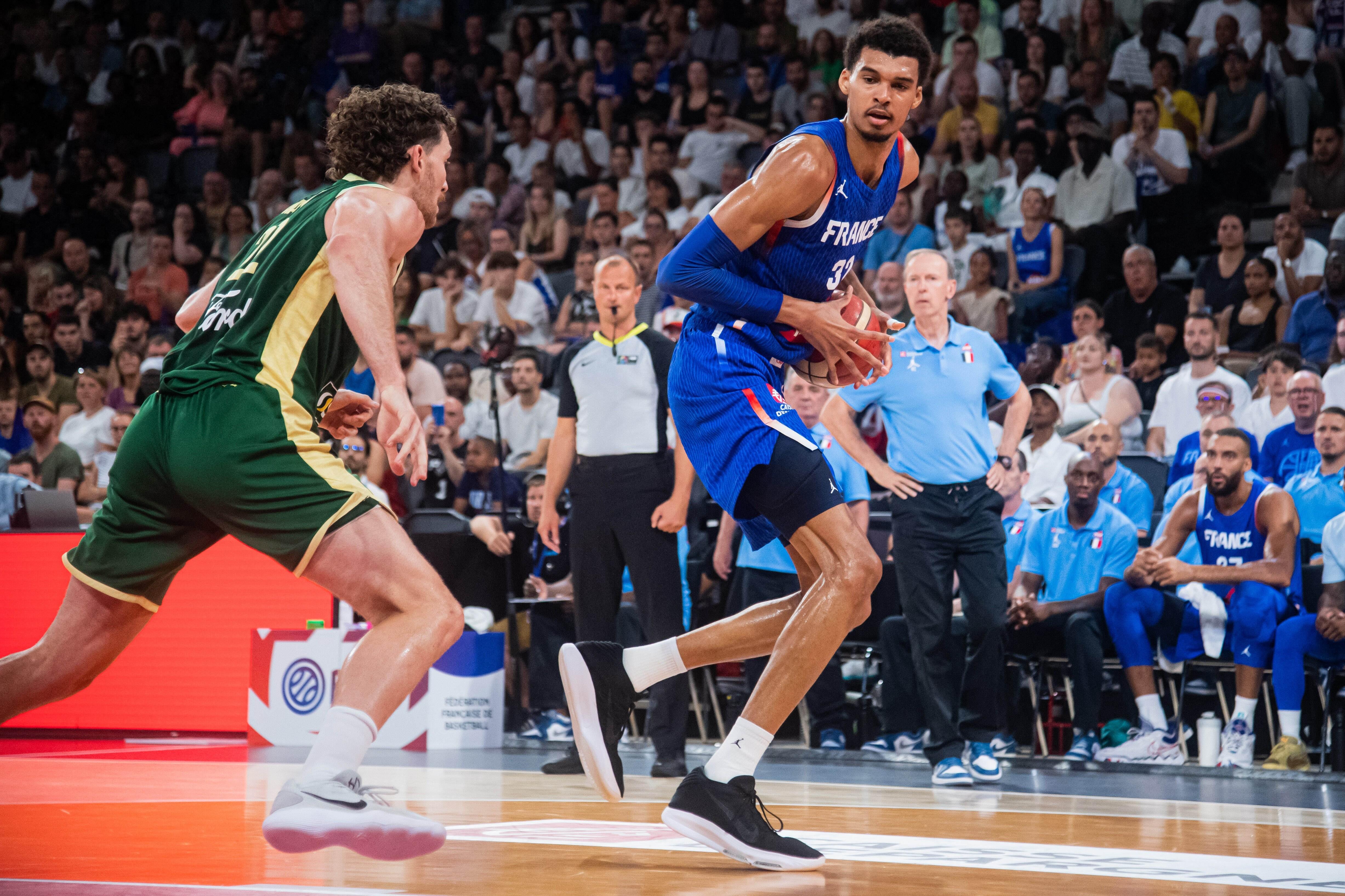 竞争激烈!欧锦赛资格赛再现绝杀一幕的简单介绍 竞争激烈!欧锦赛资格赛再现绝杀一幕的简单介绍