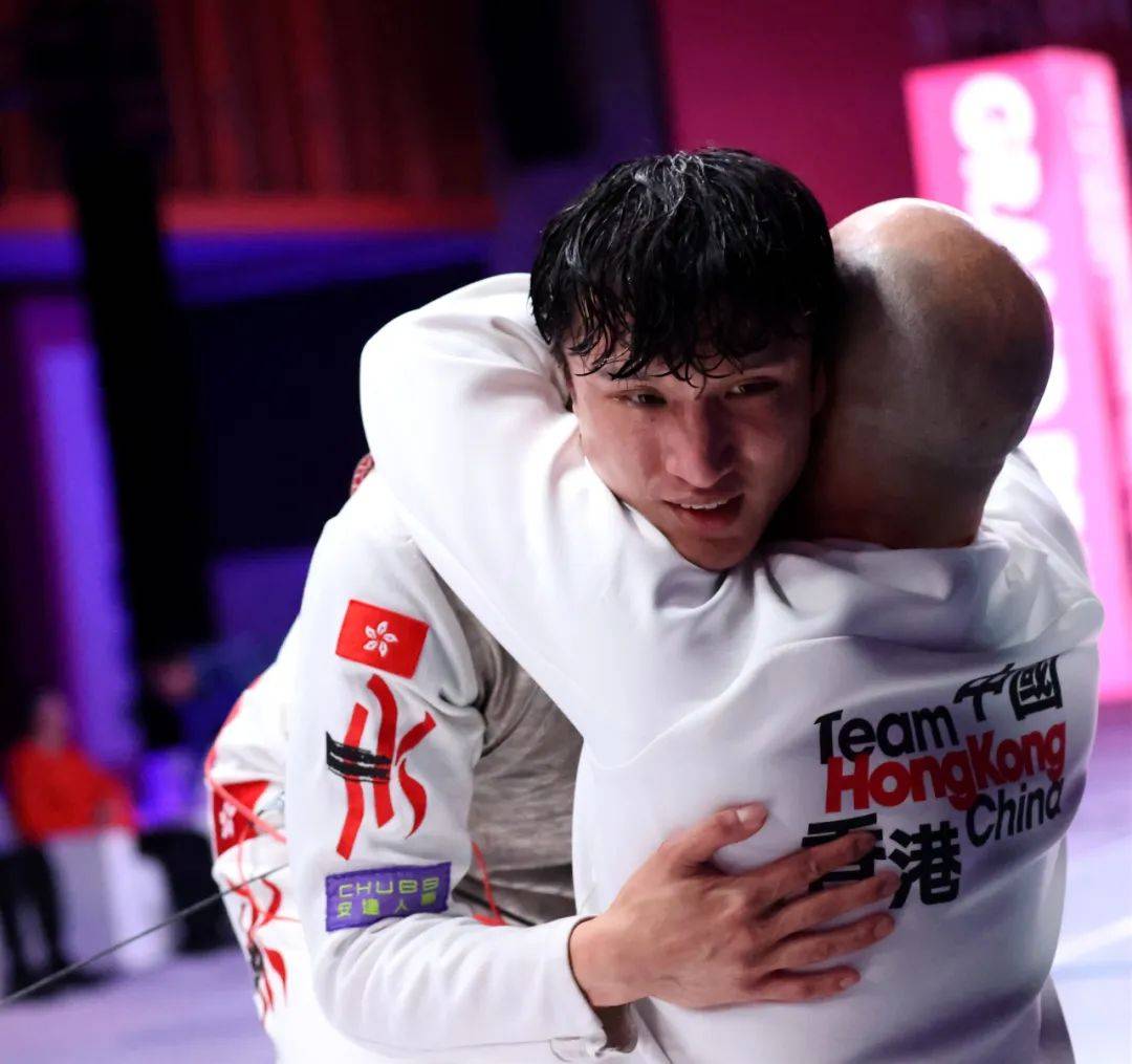 斯洛伐克击剑运动员力挫强敌，夺冠