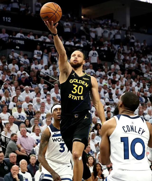 关于库里受伤无碍，率领勇士逆袭的信息