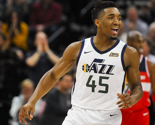 包含爵士惜败太阳，继续保持不败的词条