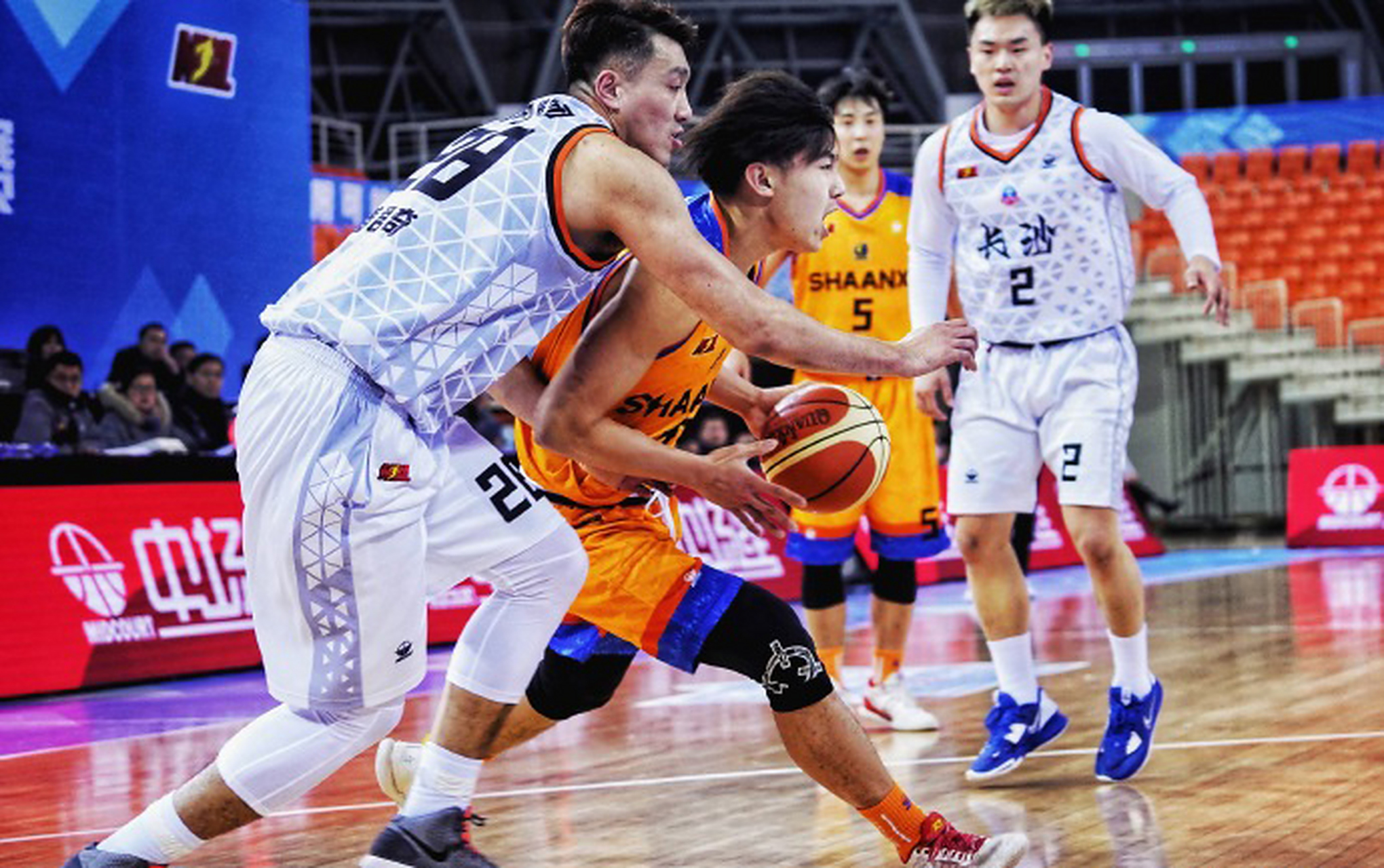 陕西男篮狂胜山东，河南队客场不敌河北