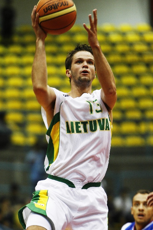 立陶宛队战胜对手，晋级希望渐增