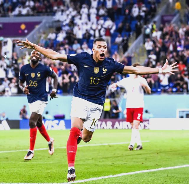 法国冠军赢得胜利，晋级淘汰赛阶段