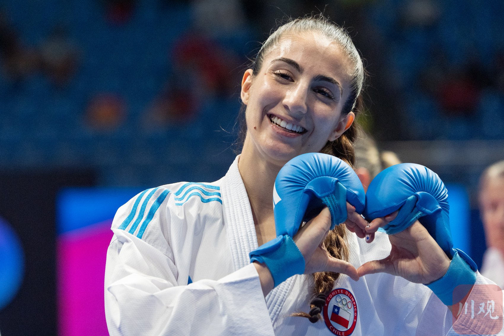 智利女足球员在国际比赛中闪耀