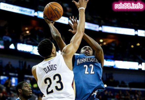 猛龙瞬间:步行者与火箭上演反目戏的简单介绍