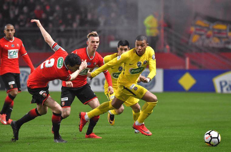 包含南特再度逼平对手，保持不败的词条