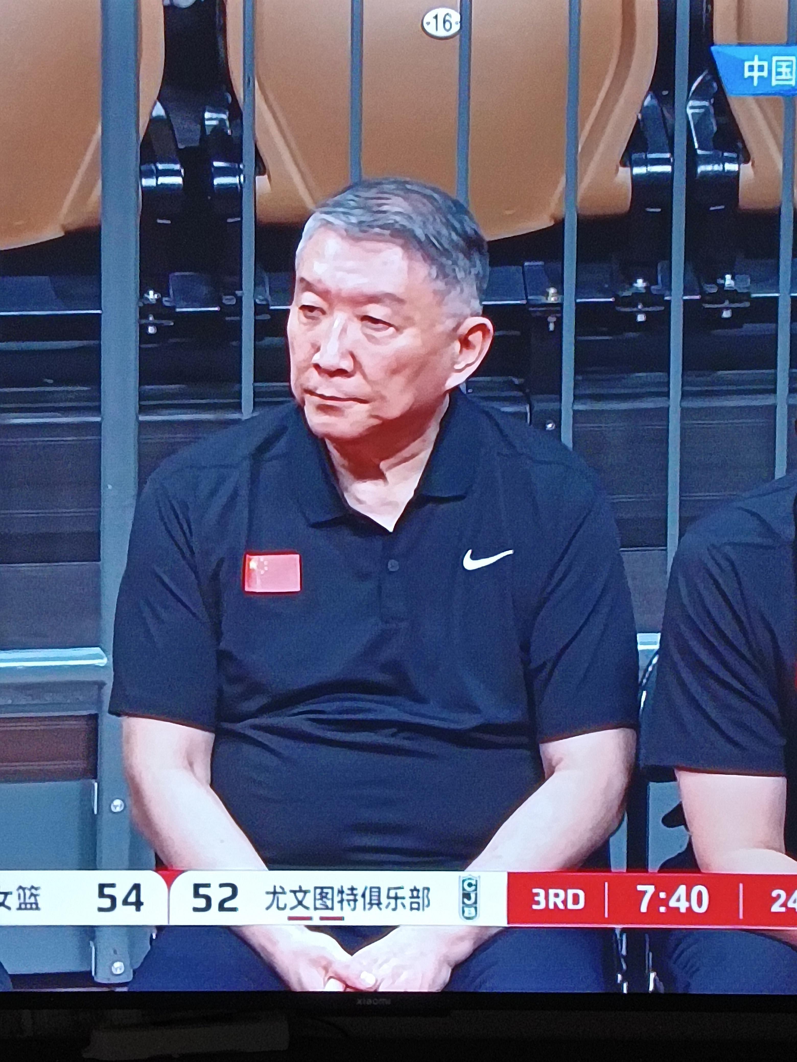 包含热门足球赛事再度引爆观众狂热双方对决势均力敌的词条