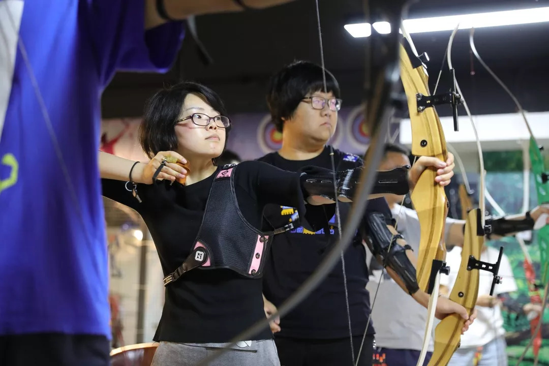 非洲射箭新秀登场夺情人节冠军的简单介绍