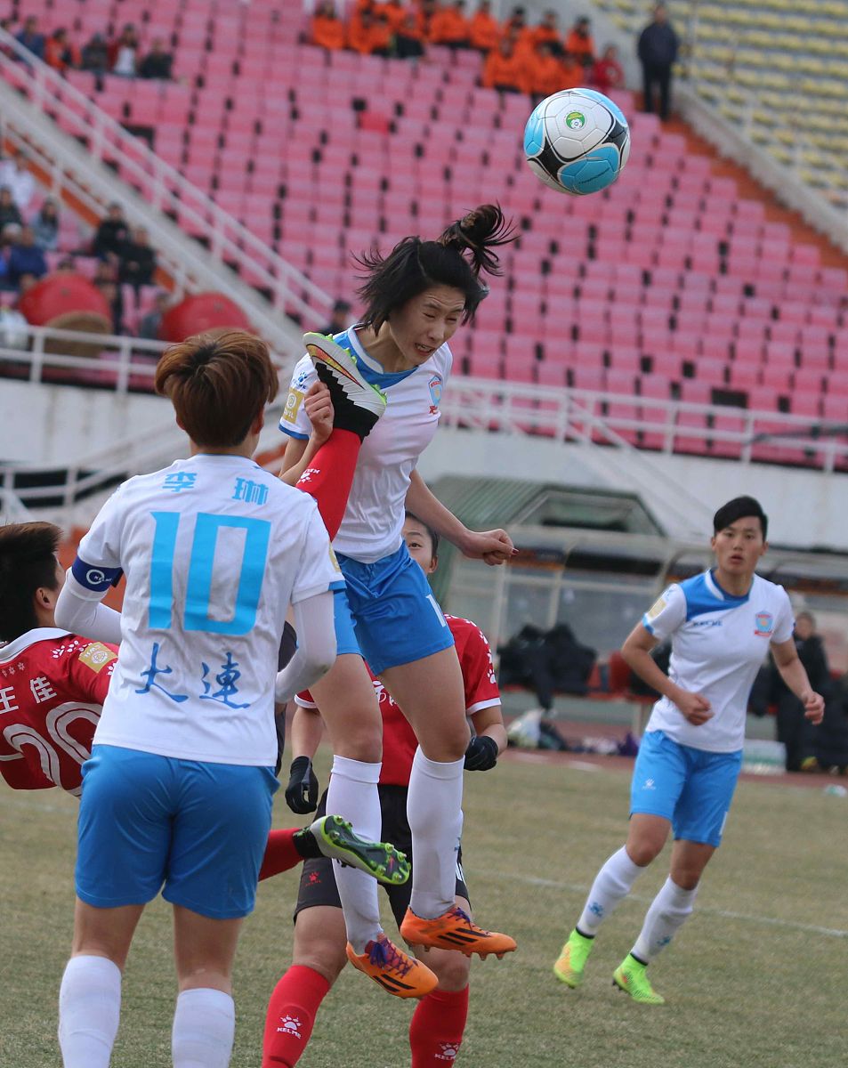 女足比赛中场休息时发生意外 女足比赛中场休息时发生意外