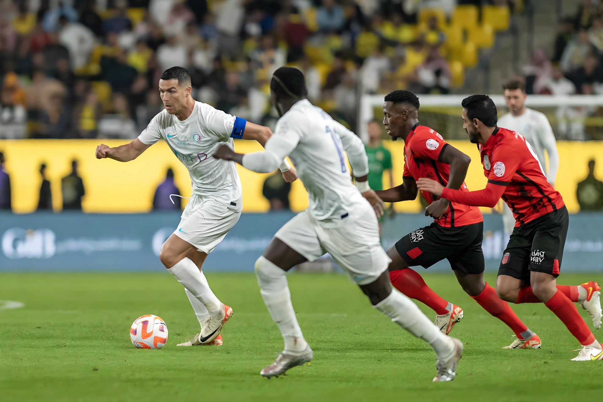 比赛中运用高效战术,球队实现胜利 比赛中运用高效战术,球队实现胜利