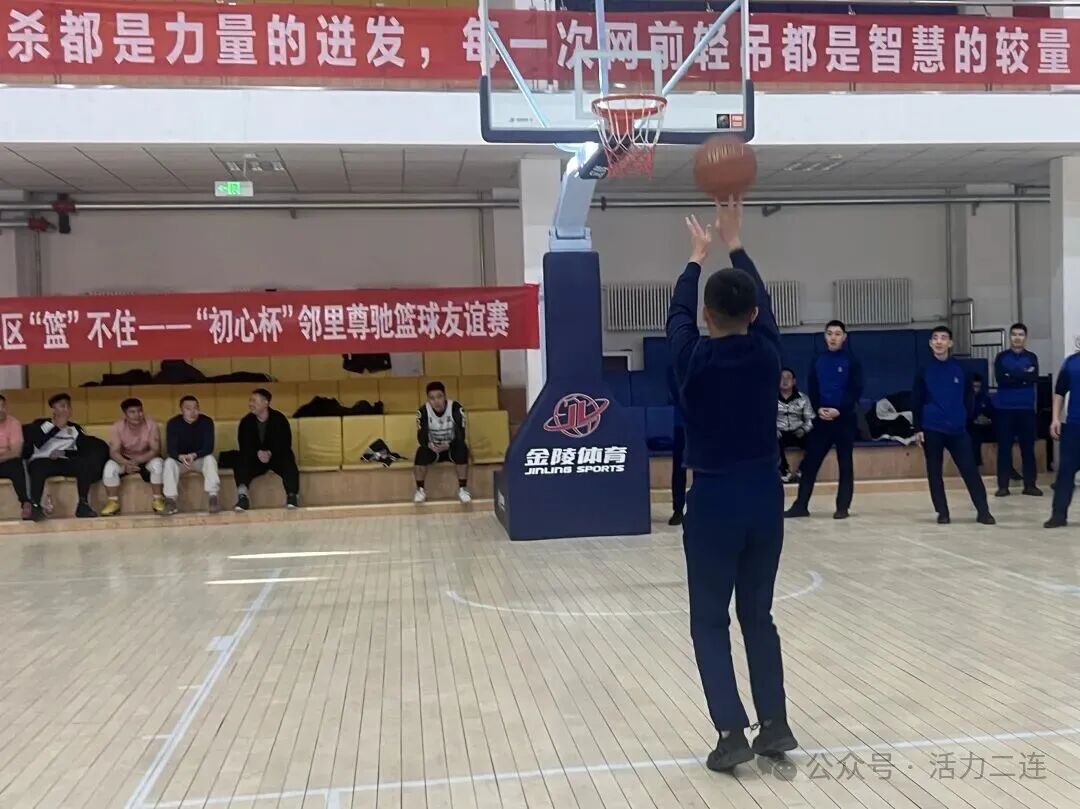 战斗在赛场蔓延热潮,球员情绪高涨精神抖擞! 战斗在赛场蔓延热潮,球员情绪高涨精神抖擞!