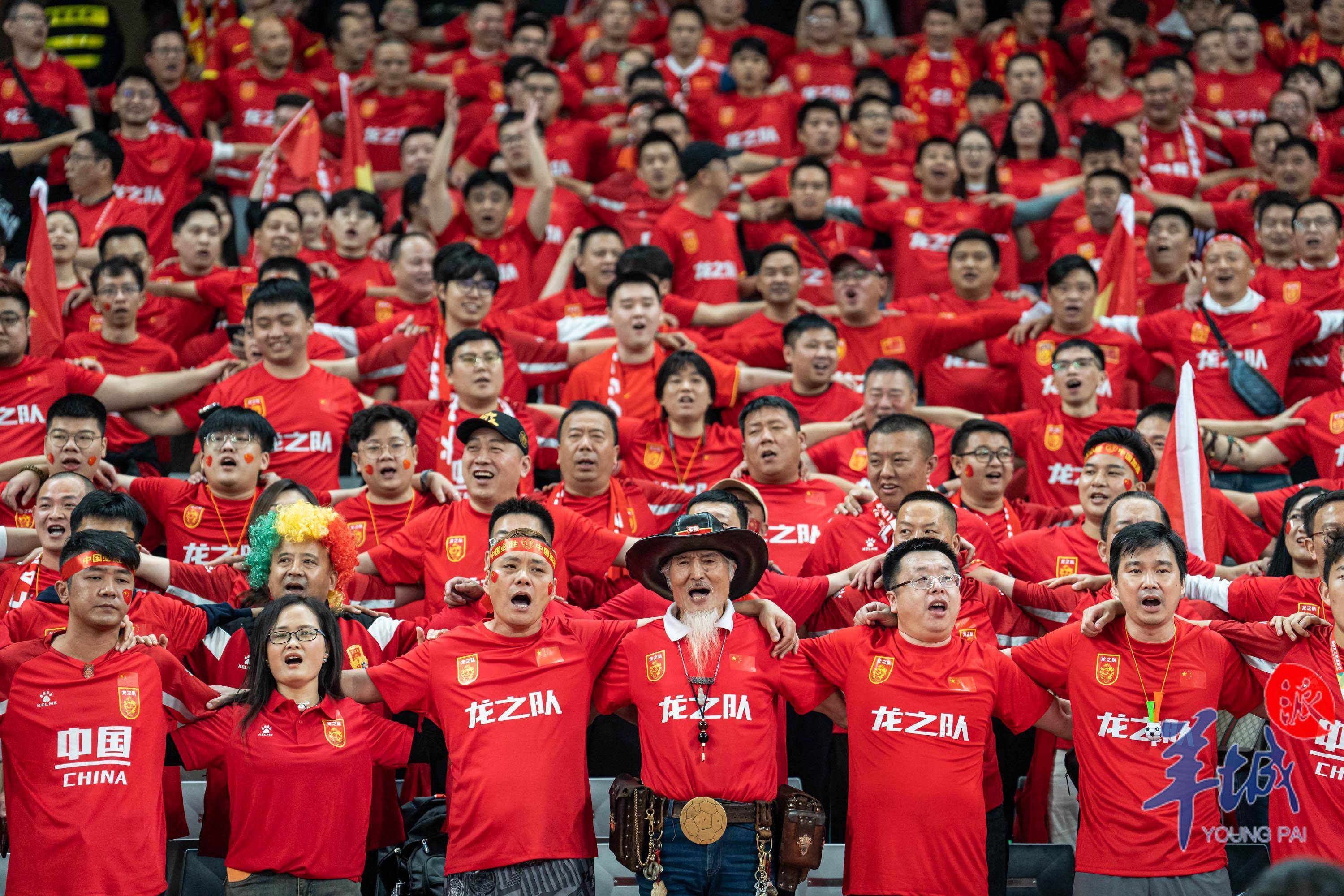 精彩的比赛让球迷热血沸腾，心情澎湃的简单介绍